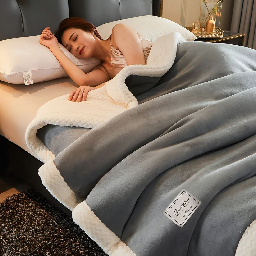Lisslune | DOWNLOFT - Three-layer Soft Blanket