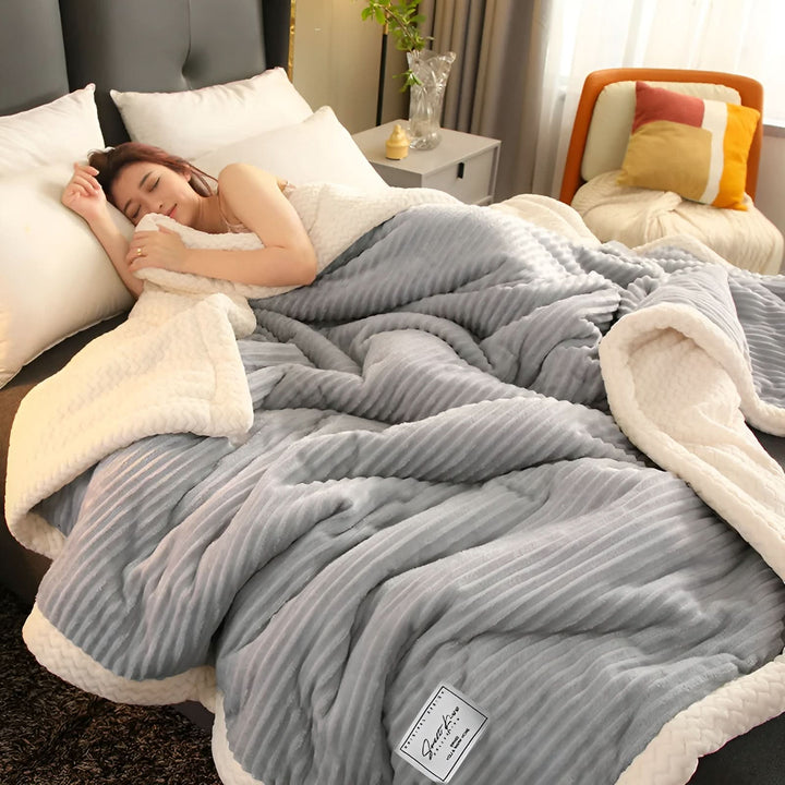 Lisslune | DOWNLOFT - Three-layer Soft Blanket