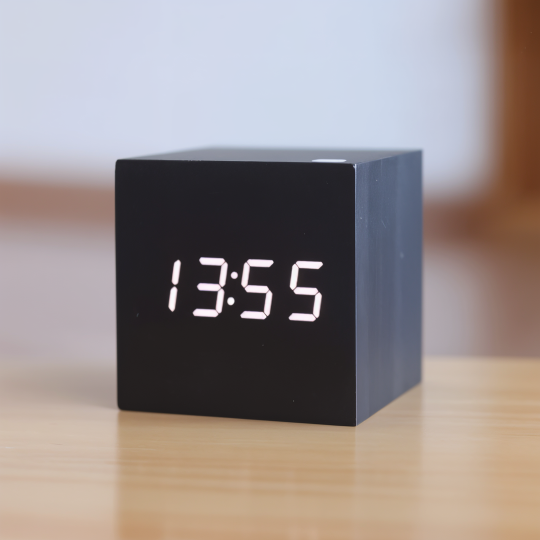 Lisslune | Digital LED Clock - Cube Clock - Wooden Clock