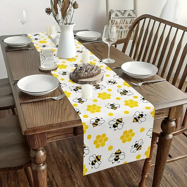 Lisslune | Honeycomb Buzz Linen Table Runner