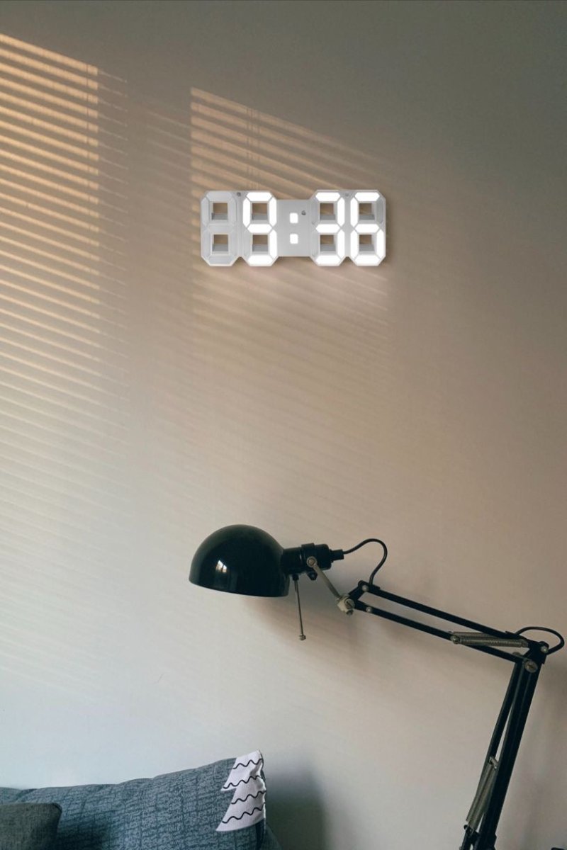 Lisslune | Digital 3D LED Wall Clock – Modern Design with Dimming Function and Optimal Visibility