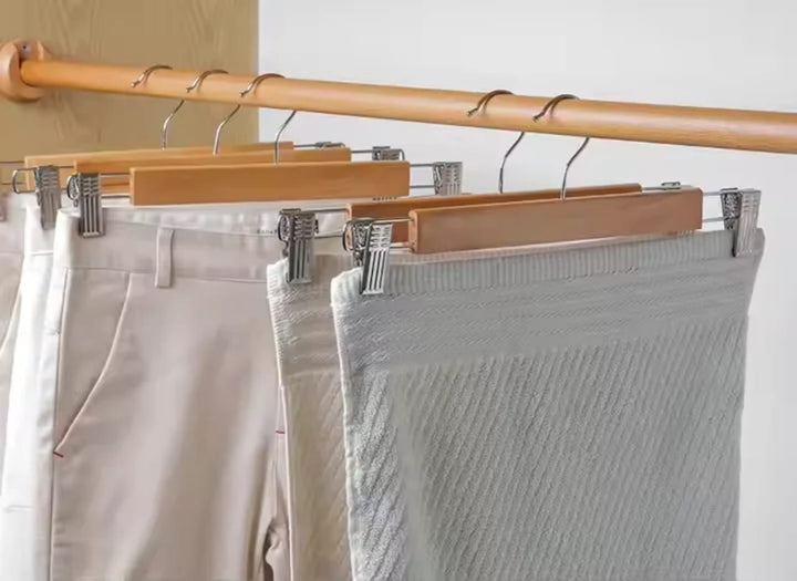 Lisslune | Wooden hangers 10 pieces with clips
