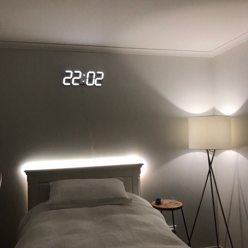 Lisslune | Digital 3D LED Wall Clock – Modern Design with Dimming Function and Optimal Visibility