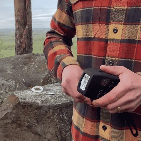 Lisslune | Portable Wind-Up Radio | AM/FM, Weather Broadcasts & Built-In Power Bank for Emergency Preparedness