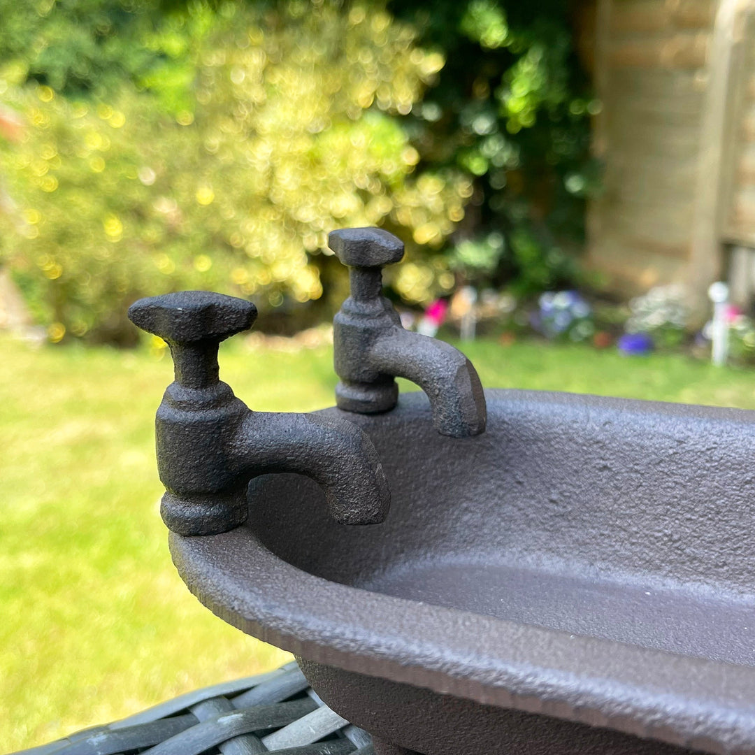 Lisslune | Bath Tub Cast Iron Garden Bird Feeder
