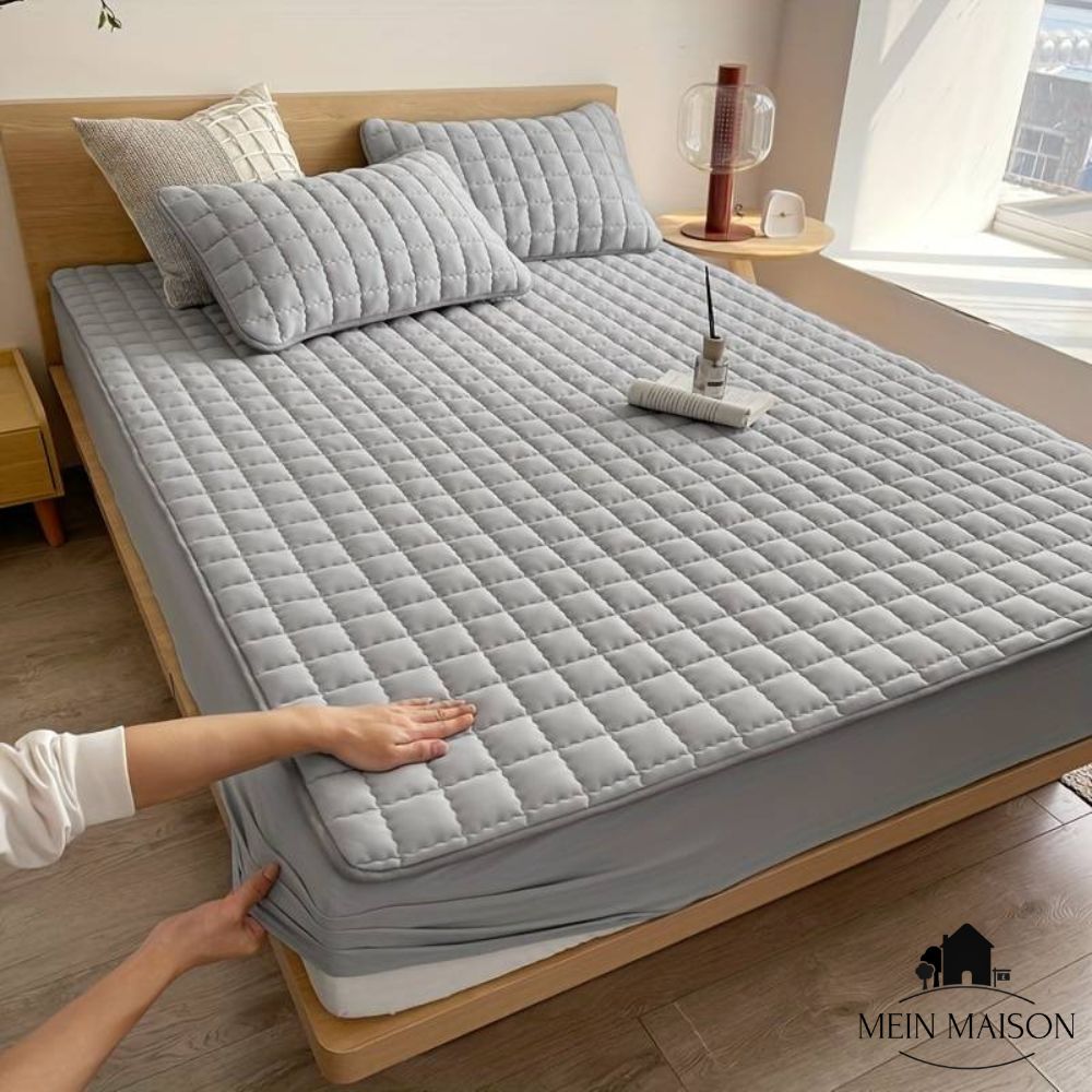 Lisslune | King Size Waterproof Mattress Protector, Soft and Breathable Mattress Cover for Ultimate Comfort