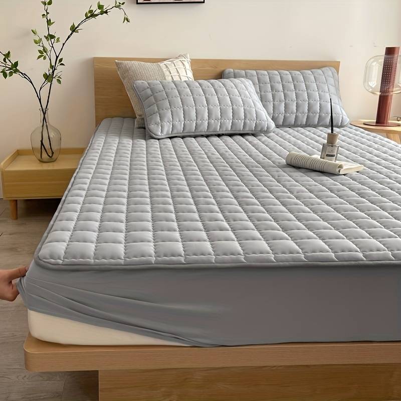 Lisslune | King Size Waterproof Mattress Protector, Soft and Breathable Mattress Cover for Ultimate Comfort