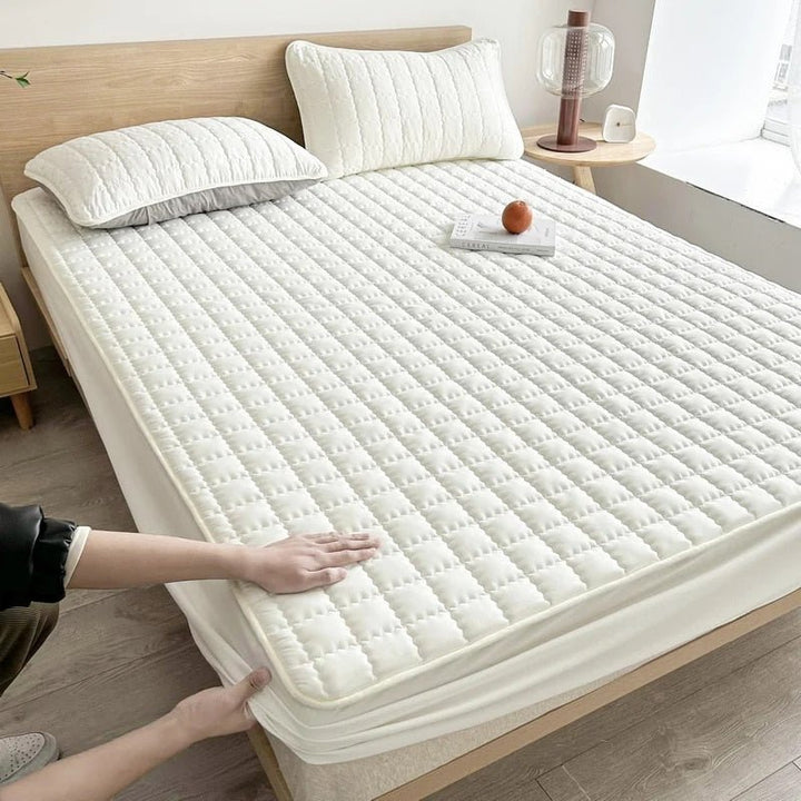 Lisslune | King Size Waterproof Mattress Protector, Soft and Breathable Mattress Cover for Ultimate Comfort
