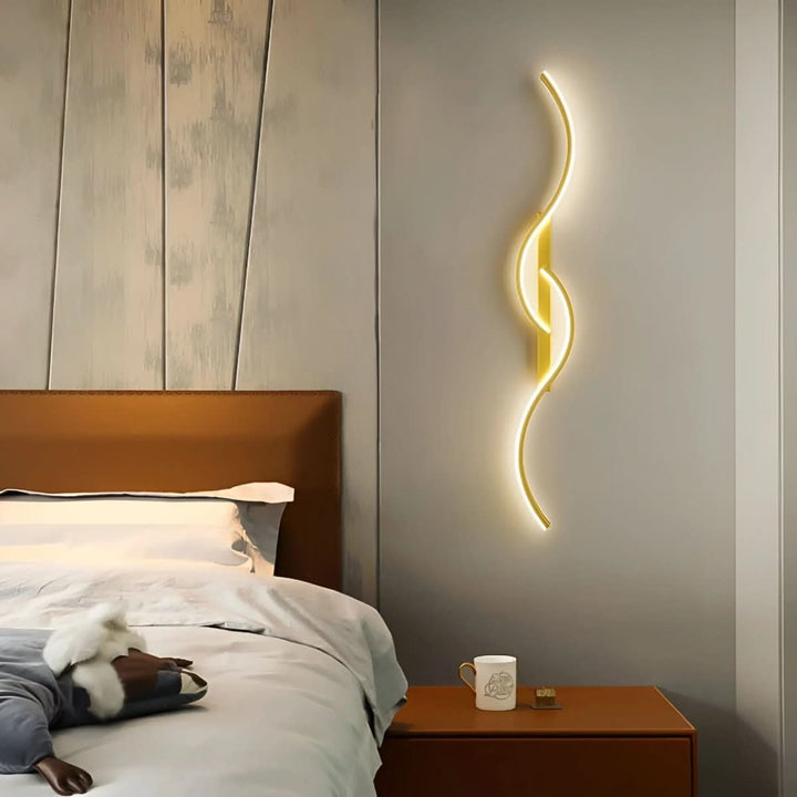 Lisslune | Modern curved LED wall lamp for atmospheric lighting