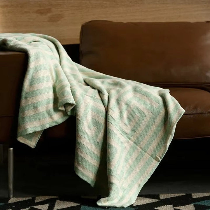 Lisslune | Labyrinthine Geometric Jacquard Throw Blanket