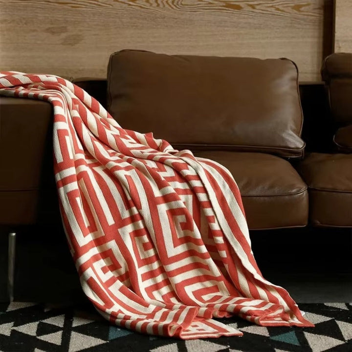 Lisslune | Labyrinthine Geometric Jacquard Throw Blanket