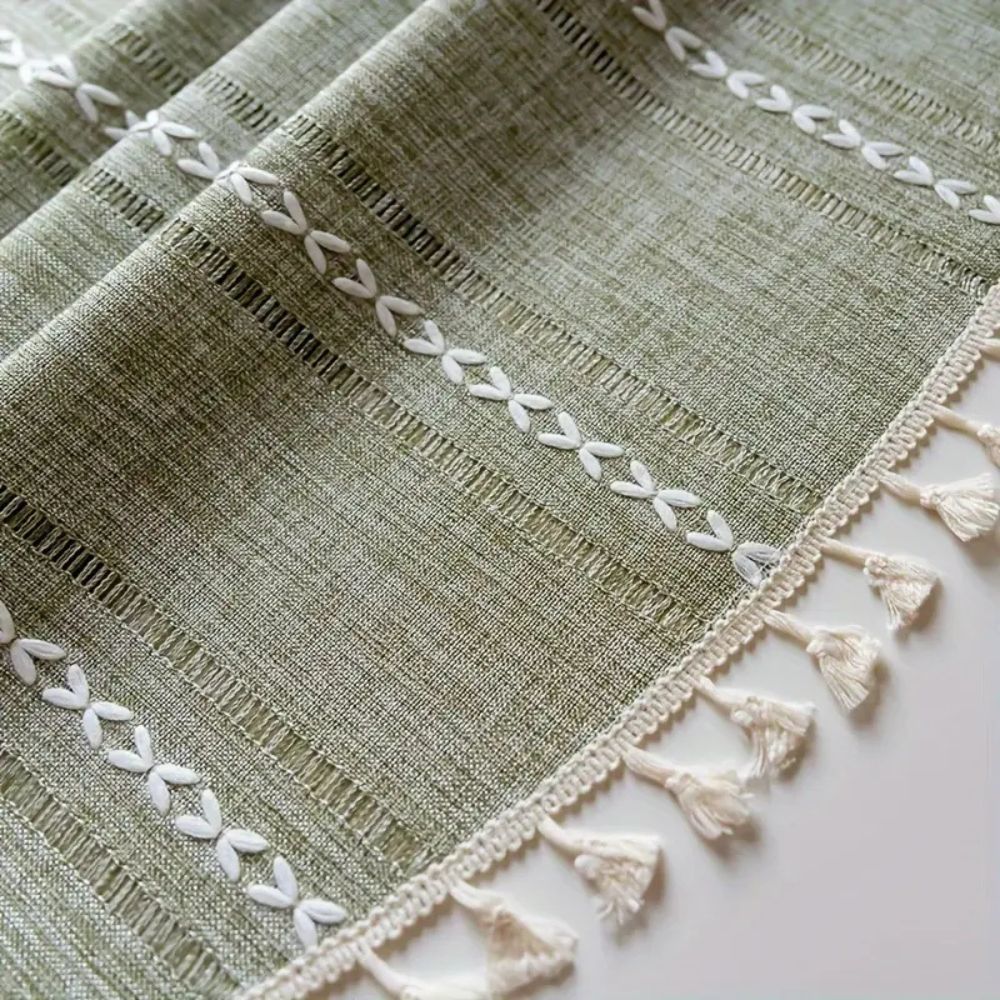 Lisslune | Leafline Embroidered Round Tablecloth