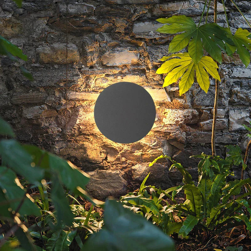 Lisslune | LUMINA | LED outdoor wall lamp for sustainable outdoor lighting | Stylish and efficient lighting