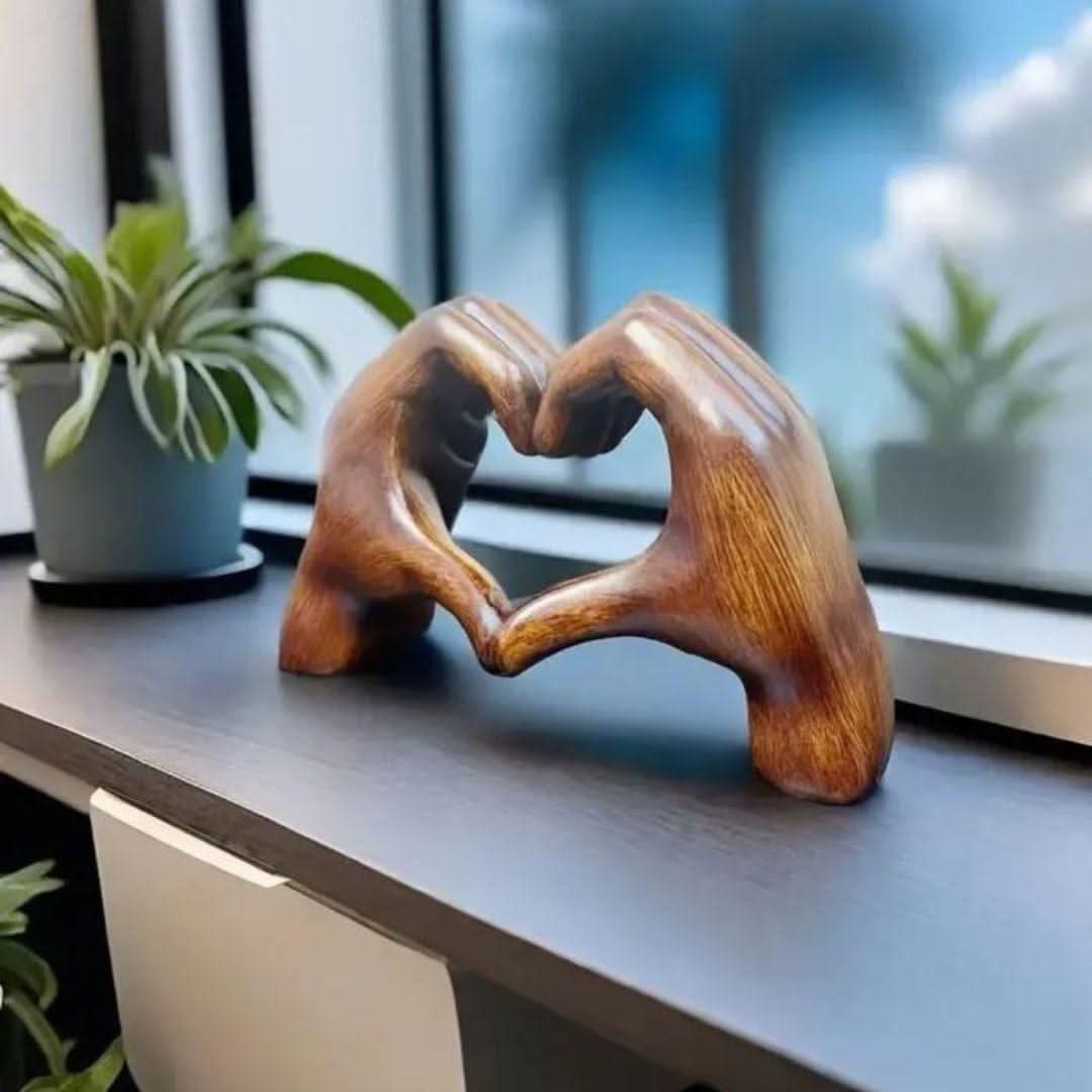 Lisslune | Handmade decorative figure made of wood for a loving home