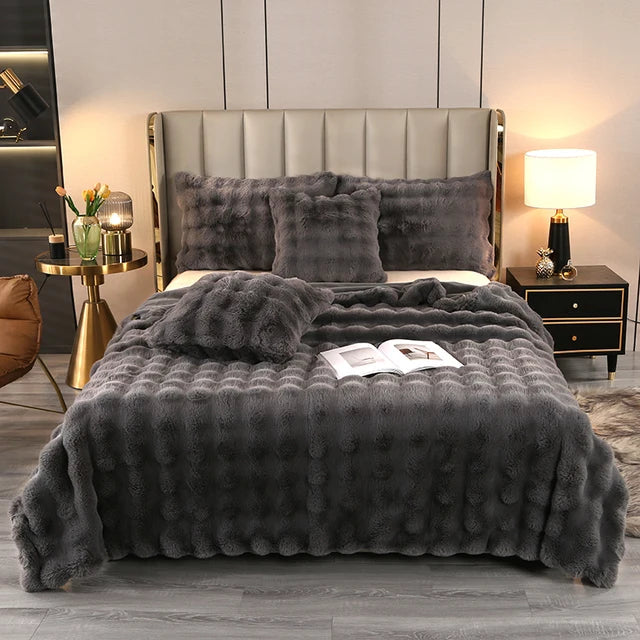 Lisslune | CozyCloud Blanket | Soft Synthetic Fur | Luxurious Comfort | Stylish Home Accessory