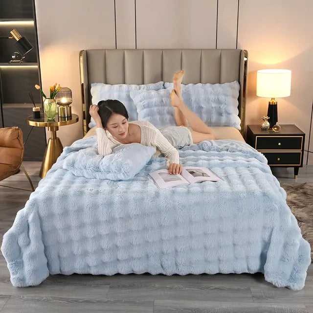 Lisslune | CozyCloud Blanket | Soft Synthetic Fur | Luxurious Comfort | Stylish Home Accessory