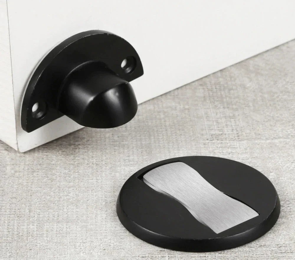 Lisslune | Hidden magnetic doorstop