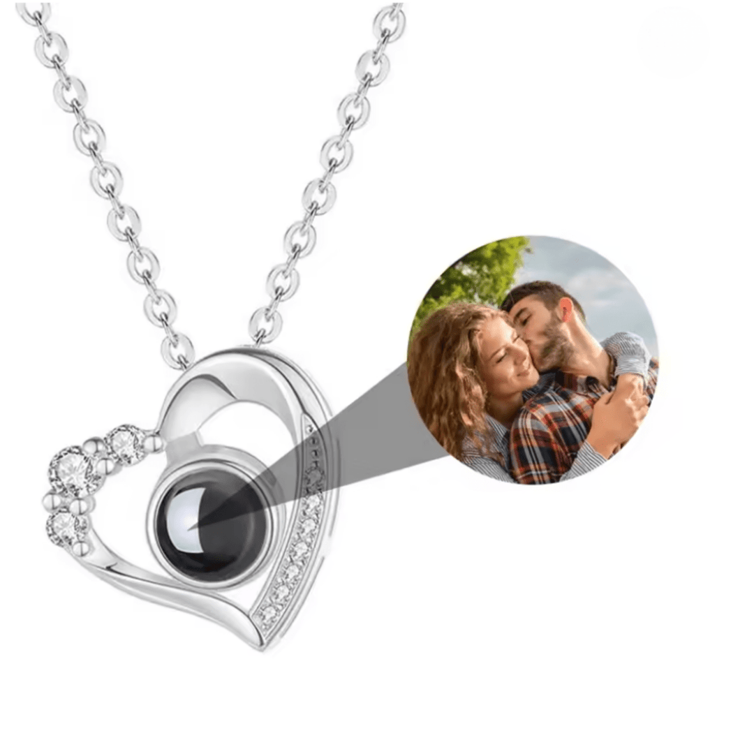 Lisslune | Photo projection chain with heart pendant and engraving