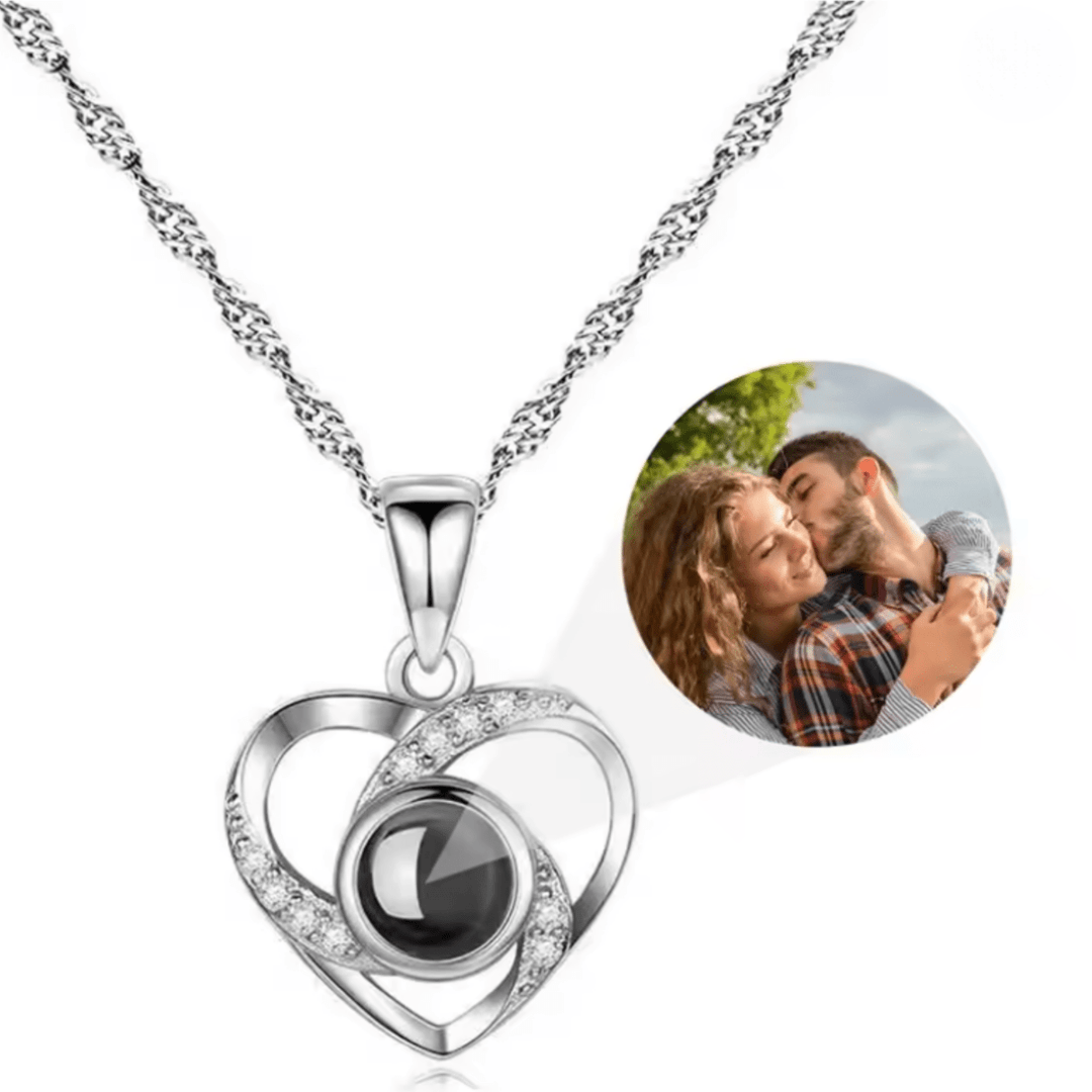 Lisslune | Photo projection chain with heart pendant and engraving