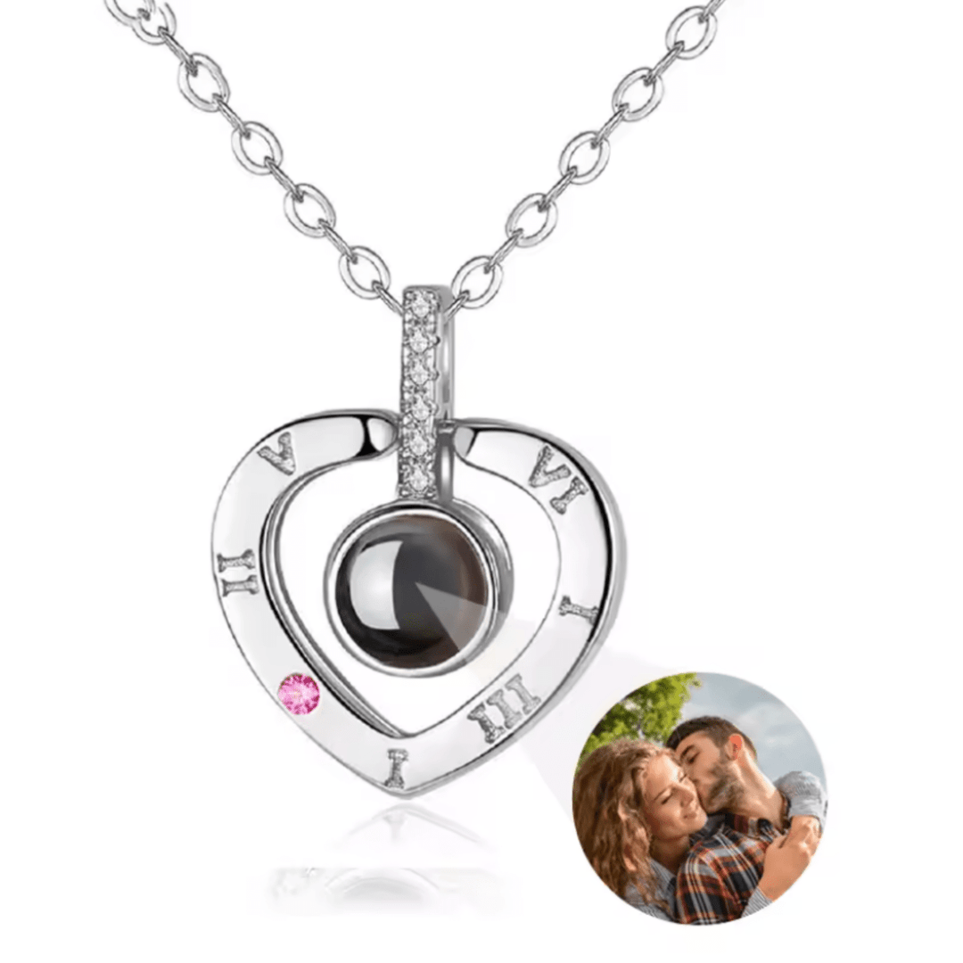 Lisslune | Photo projection chain with heart pendant and engraving