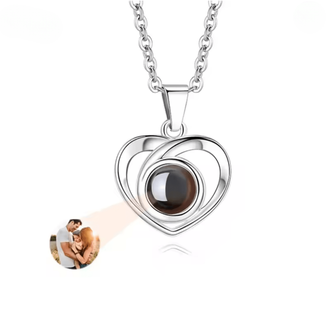Lisslune | Photo projection chain with heart pendant and engraving
