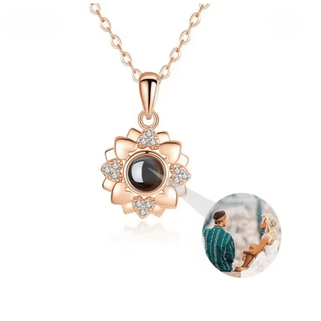 Lisslune | Photo projection chain with heart pendant and engraving