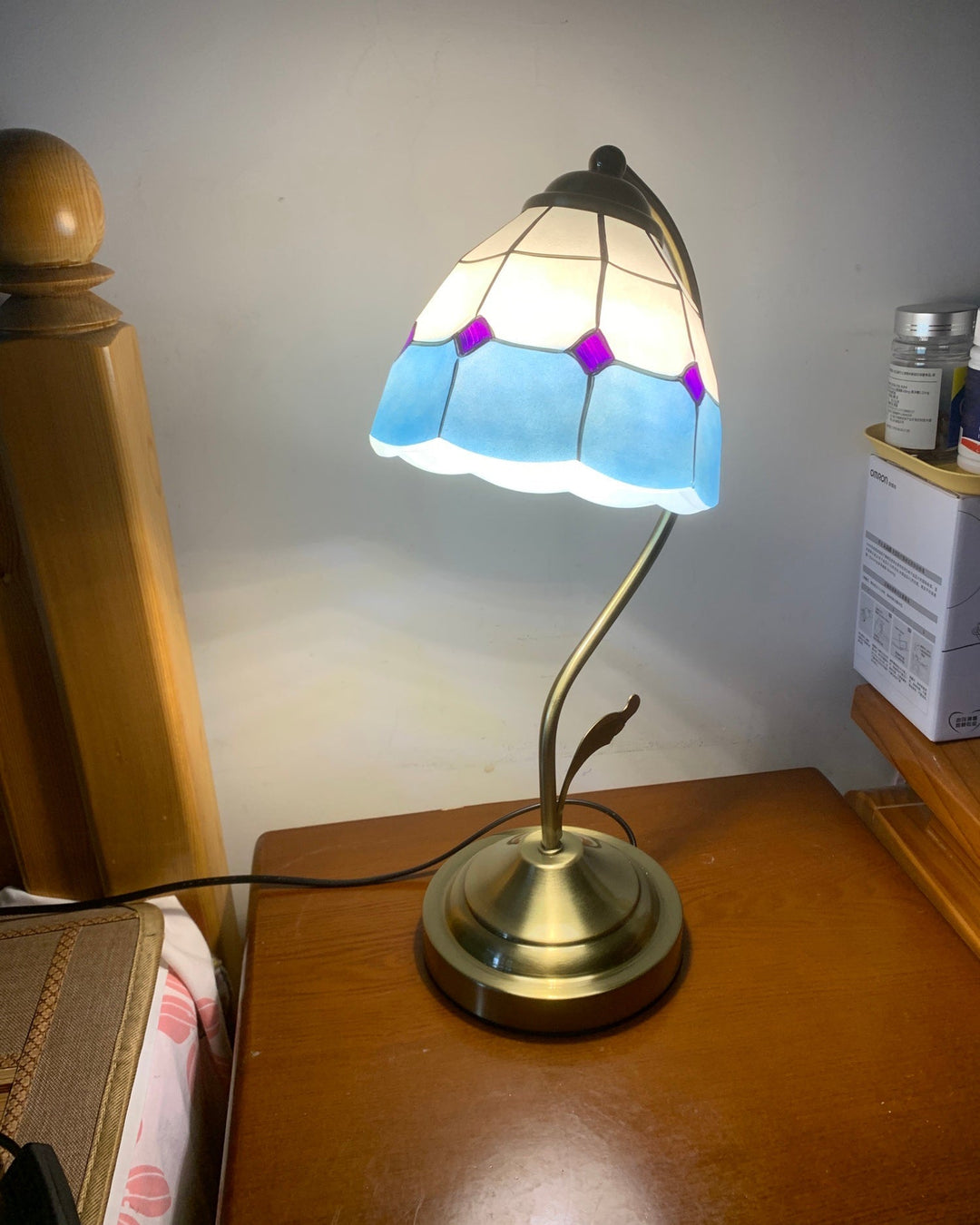 Lisslune | LuxePetal – White and Blue Glass Floral Table Lamp in Gold