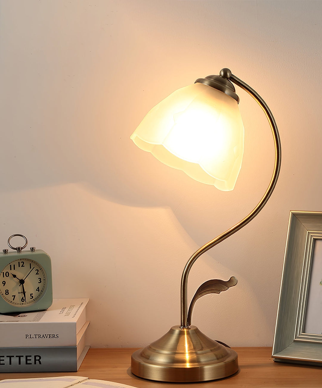 Lisslune | LuxePetal – White and Blue Glass Floral Table Lamp in Gold