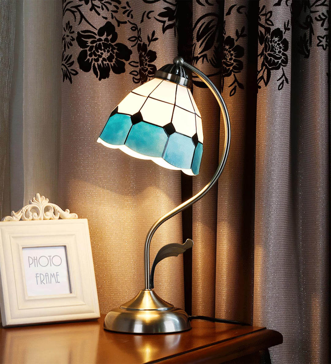 Lisslune | LuxePetal – White and Blue Glass Floral Table Lamp in Gold