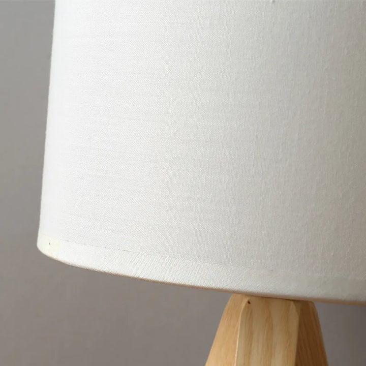 Lisslune | LumiHout – Modern table lamp made of wood with warm, natural elegance
