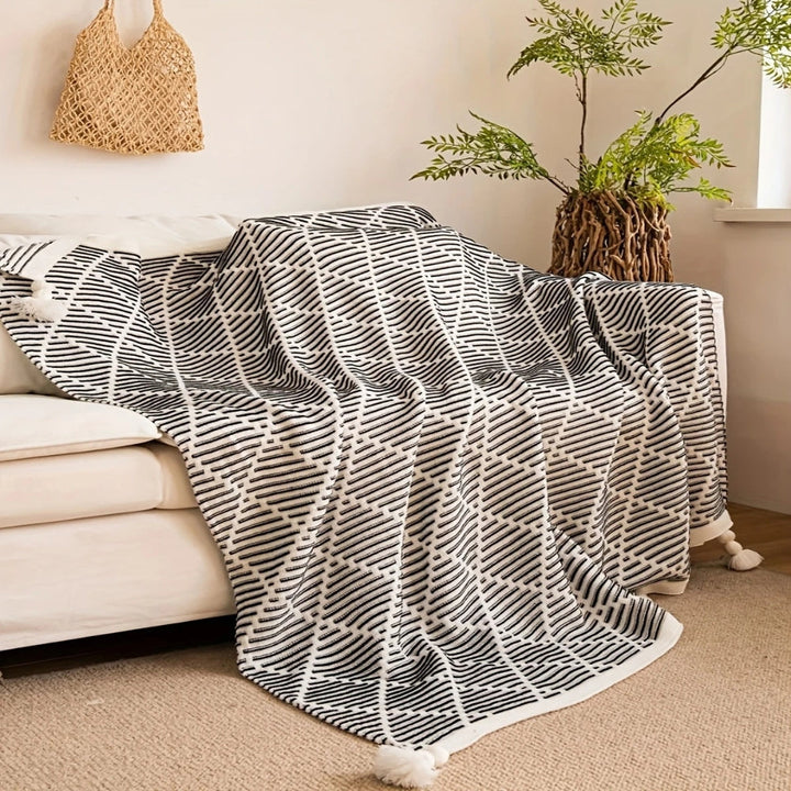 Lisslune | Monochrome Diamond Pattern Throw Blanket