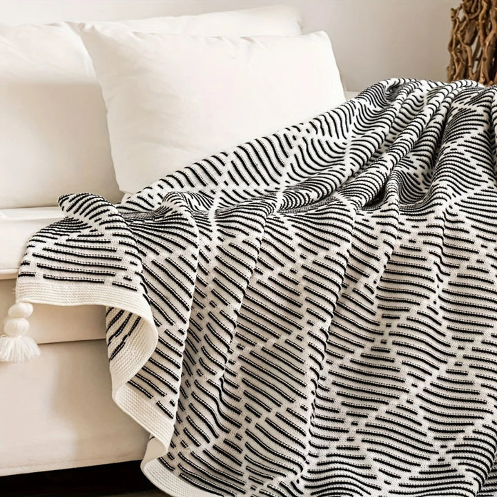 Lisslune | Monochrome Diamond Pattern Throw Blanket
