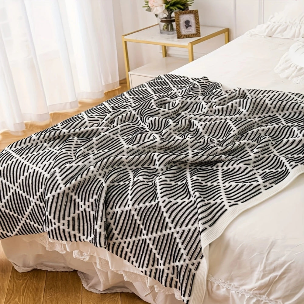 Lisslune | Monochrome Diamond Pattern Throw Blanket