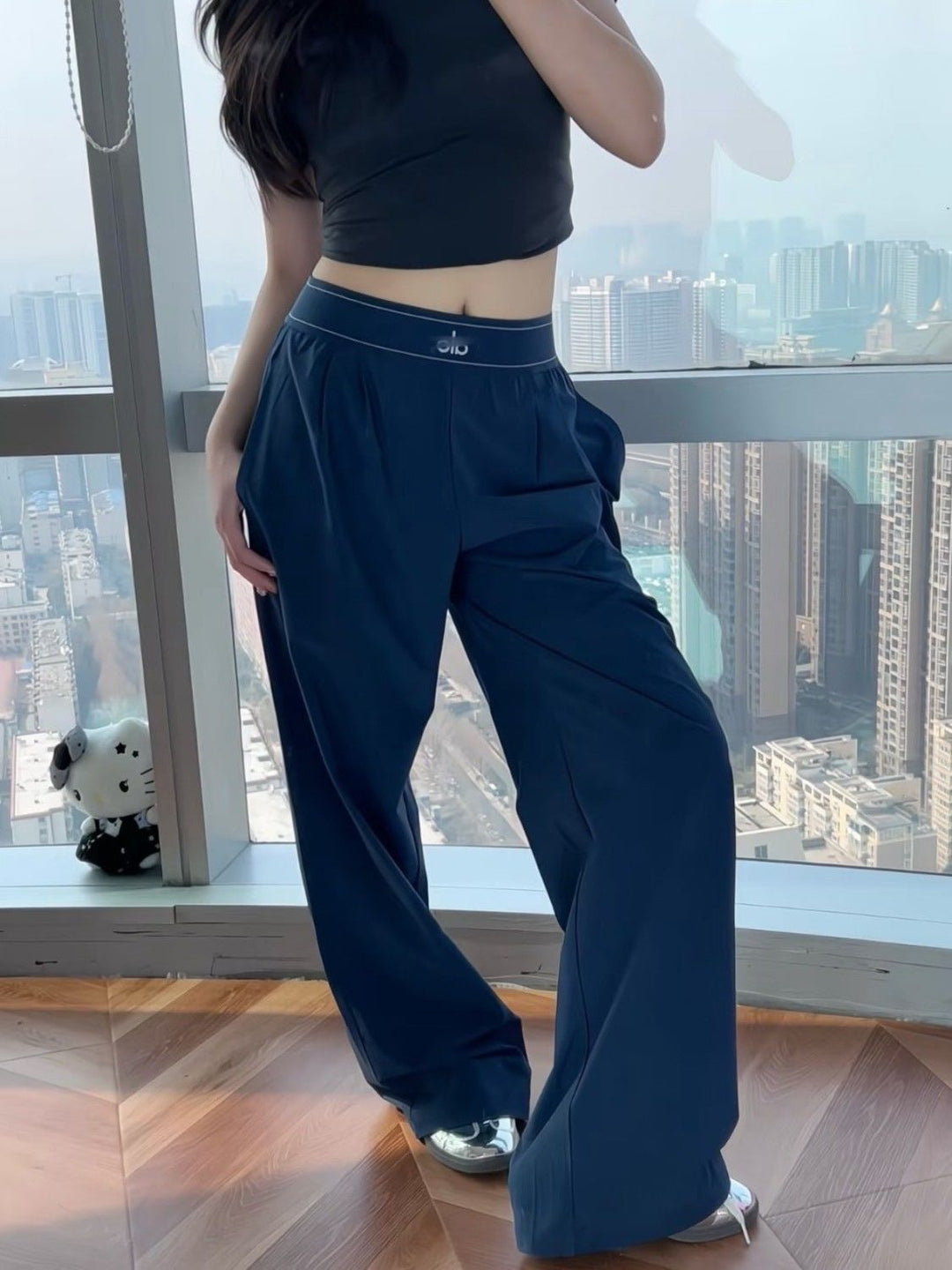 Women's wide sports trousers with elastic waistband and side pockets Lisslune