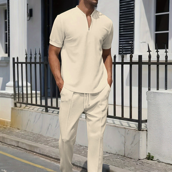Men's sporty two-piece outfit with modern zipper and breathable materials Lisslune