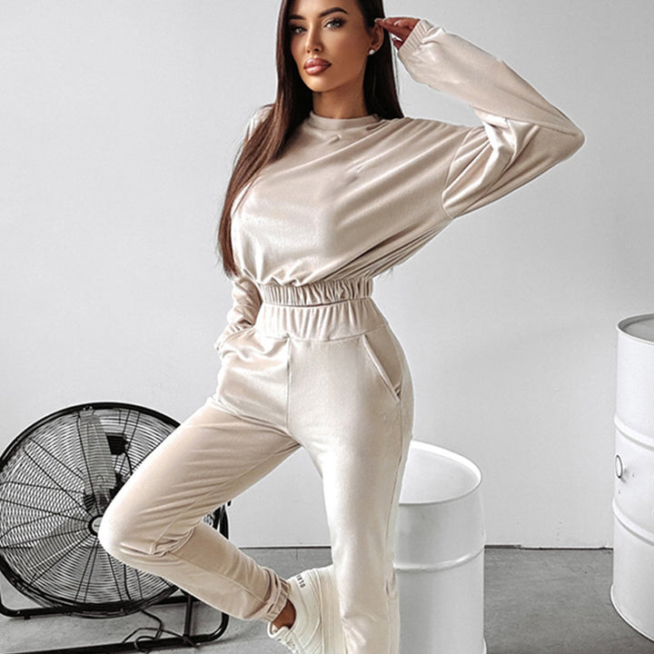 Women's sporty loungewear set with cropped top and elastic pants Lisslune