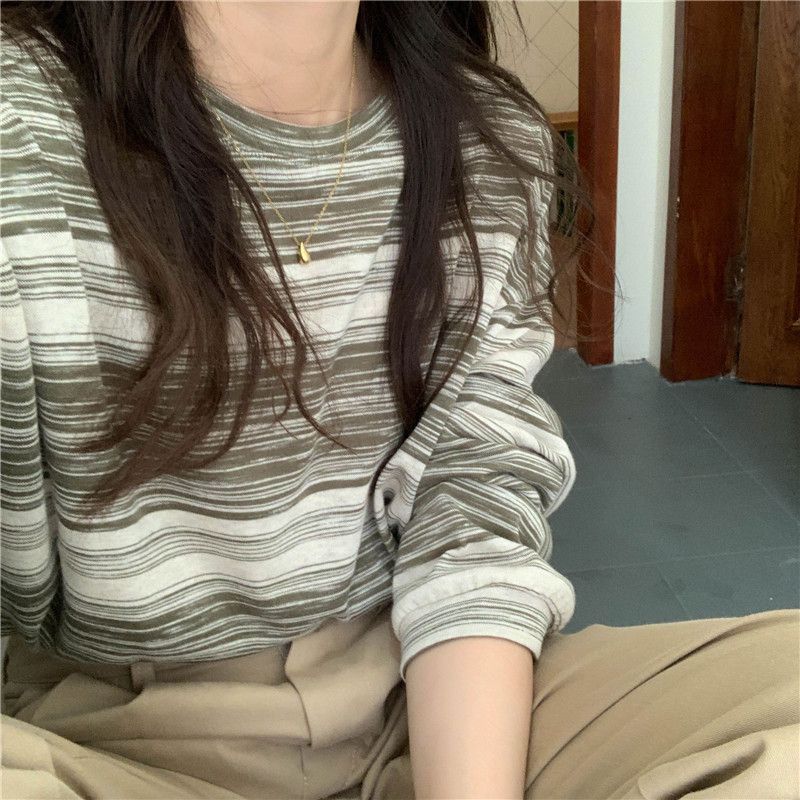 Ladies striped long sleeve shirt with a loose fit and soft materials