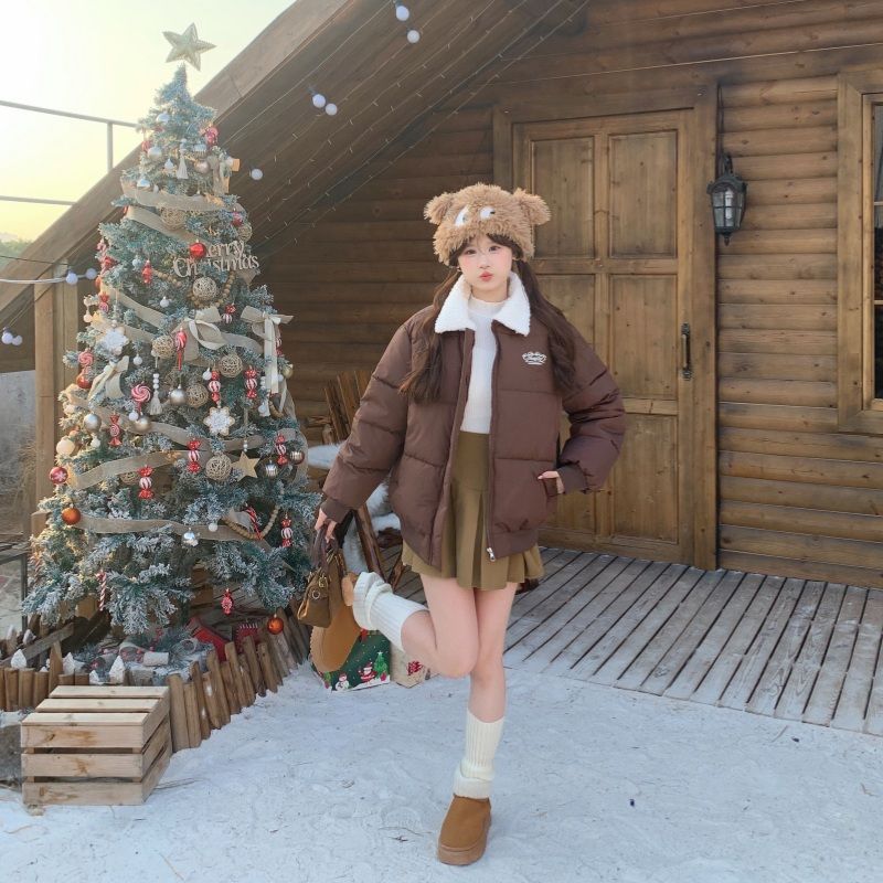 Women's padded winter jacket with cozy collar and practical pockets