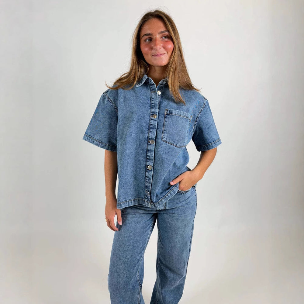 Women's denim shirt jacket in a casual oversized cut Lisslune