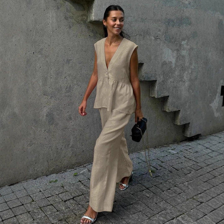 Women's airy jumpsuit with V-neckline and flowy cut Lisslune