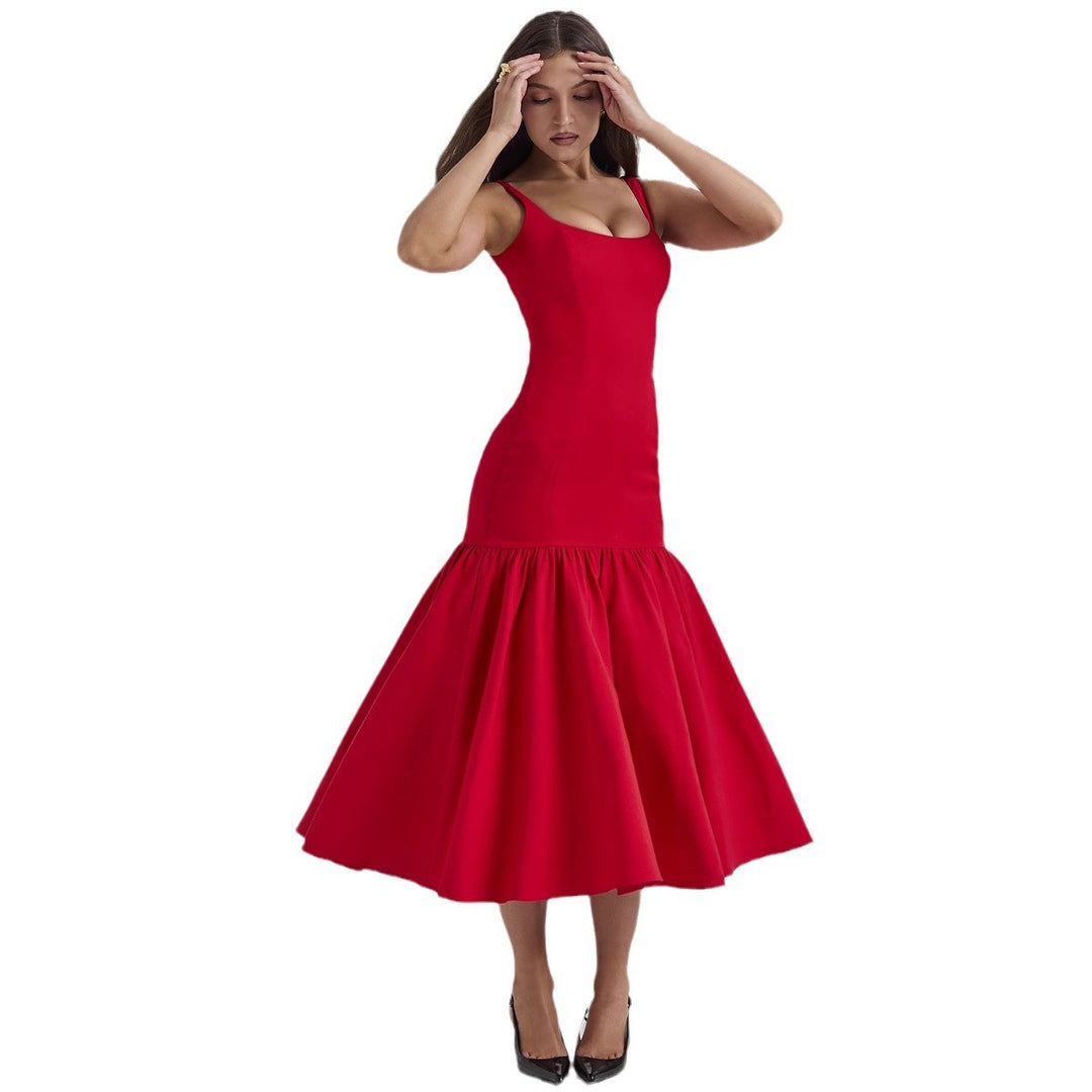 Women's maxi dress with chic waist emphasis and voluminous skirt