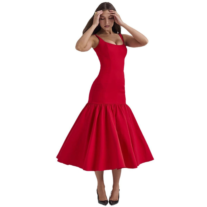 Women's maxi dress with chic waist emphasis and voluminous skirt