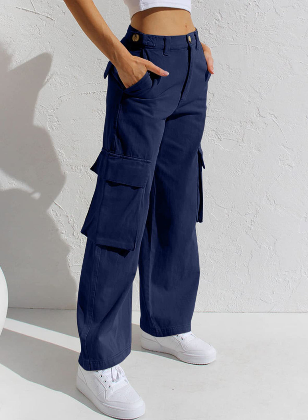Women's cargo pants with practical side pockets and a casual cut Lisslune