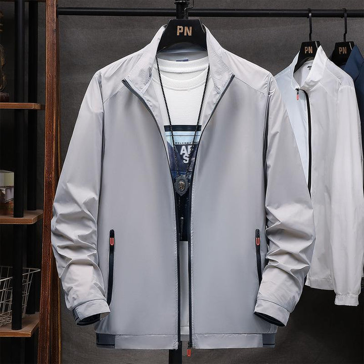 Men's lightweight water-repellent transitional jacket with practical zip pockets Lisslune