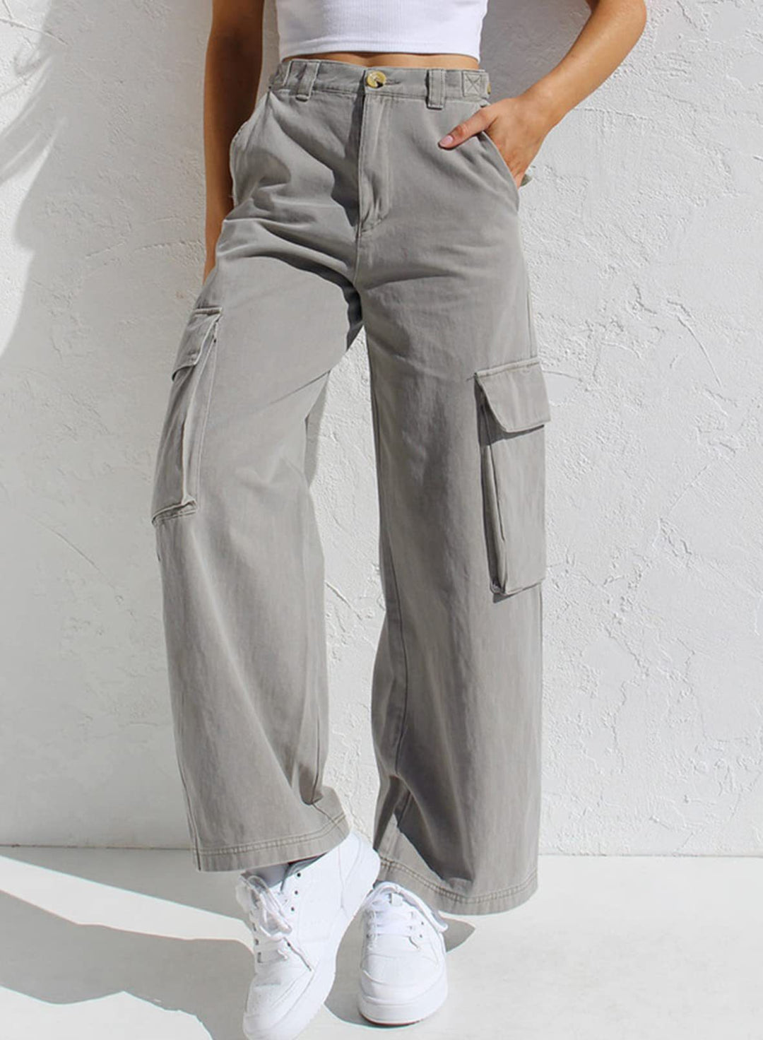 Women's cargo pants with practical side pockets and a casual cut Lisslune