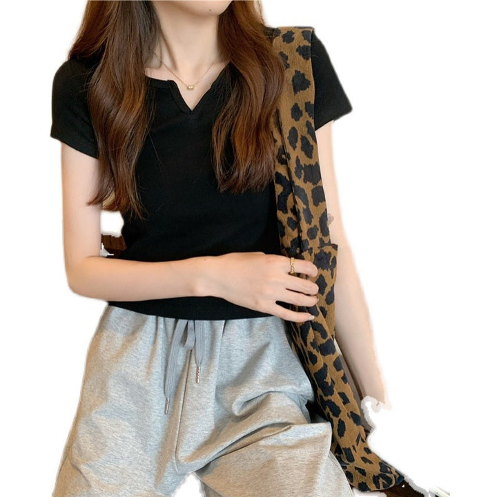 Women's Cropped T-Shirt with a fitted cut and modern accents