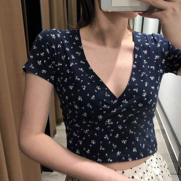Women's crop top with floral pattern and elegant V-neck