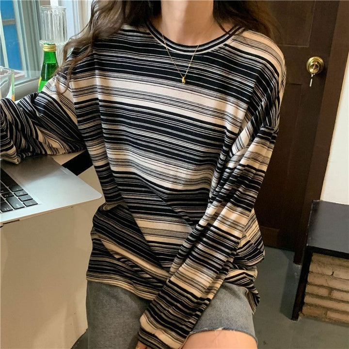 Ladies striped long sleeve shirt with a loose fit and soft materials