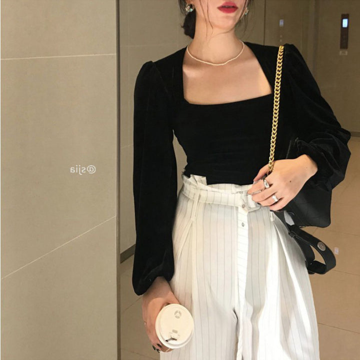 Women's elegant top with square neckline and decorative puff sleeves