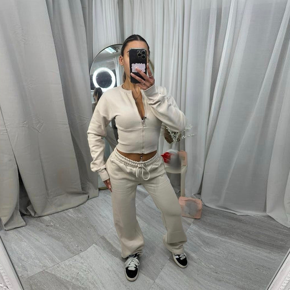 Ladies sporty two-piece set with cropped zip pullover and comfortable joggers Lisslune